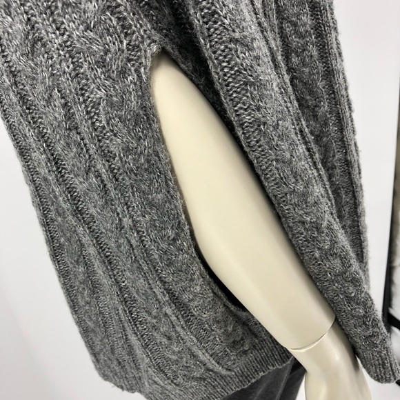Women’s O/S Gray Cable Knit Sweater  Poncho Acrylic Modern Fit Pullover - Picture 7 of 10